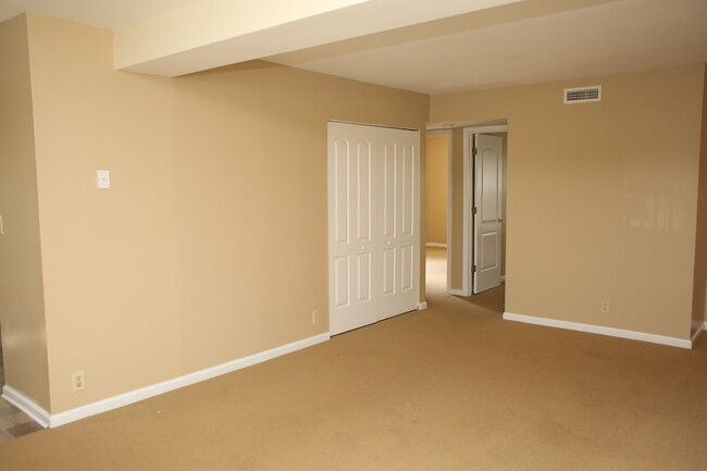 Building Photo - 2 Bedroom Condo at the Villas!