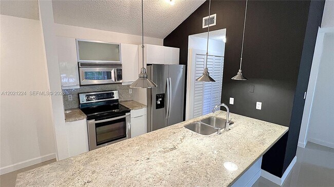 Building Photo - 15821 SW 104th Terrace
