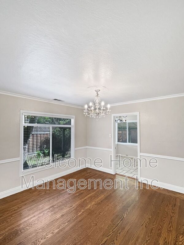 Building Photo - 2561 Olympic Blvd