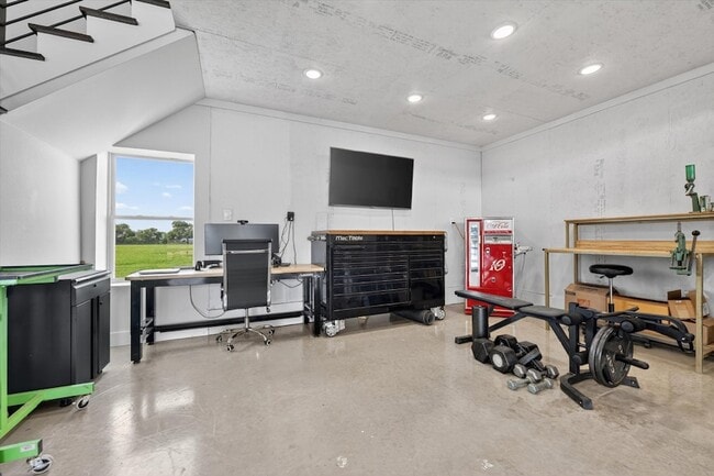 Building Photo - 9082 Wolf Run