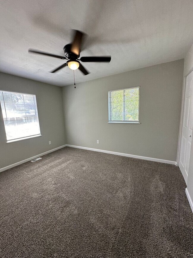 Building Photo - Four Bedroom Single Family Home