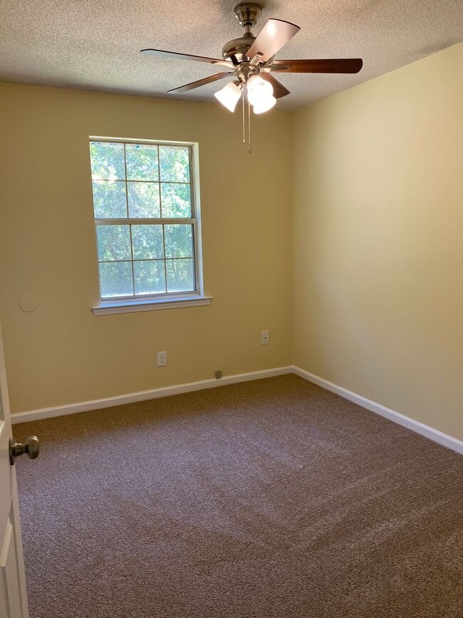 Building Photo - $500.O0 OFF MOVE IN SPECIAL!!