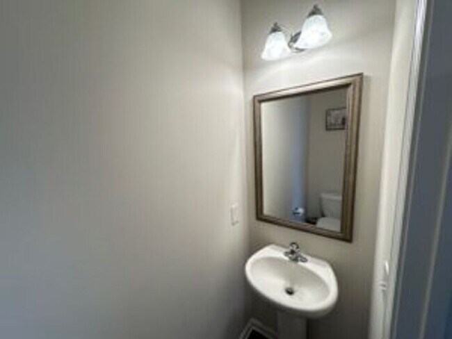 Building Photo - Beaufort Farms