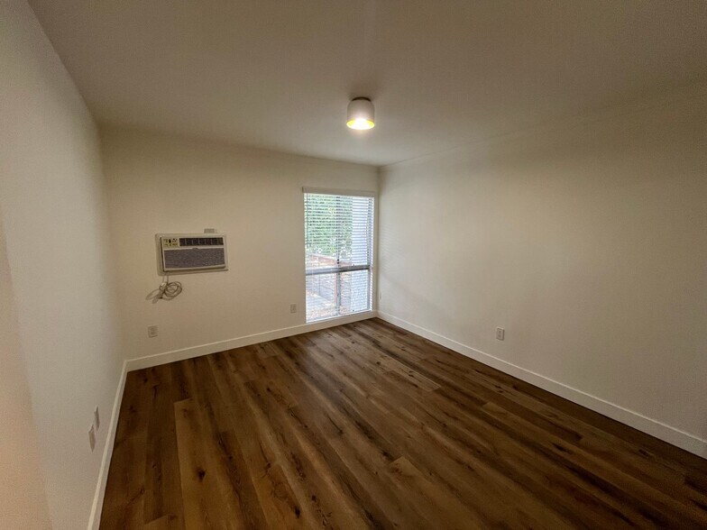 Building Photo - Individual Bungalows: All 1 bedroom/ 1 bath units all with LARGE PRIVATE YARDS.