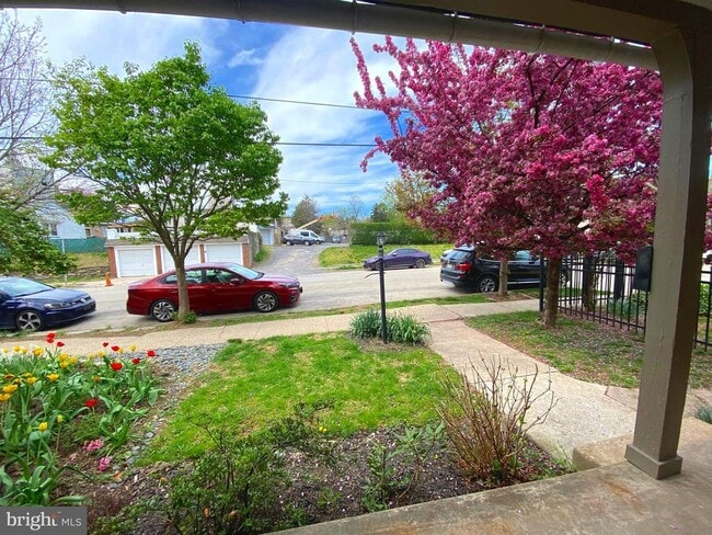 Building Photo - 20 E Abington Ave