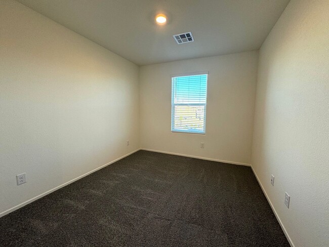 Building Photo - 9932 Florence Hills St