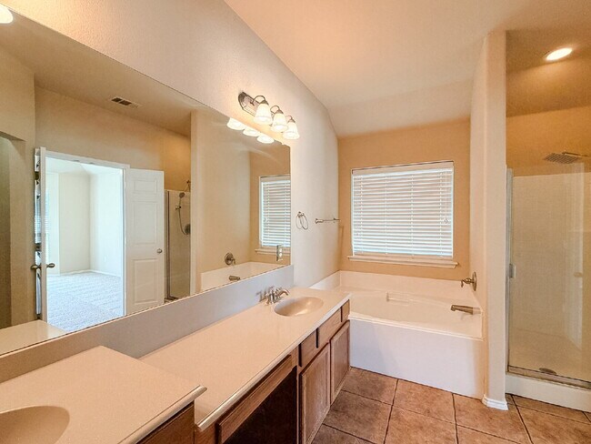 Building Photo - 3 bed, 2 Bath Home in North Fort Worth