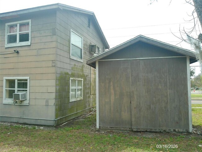 Building Photo - 808 S Central Ave