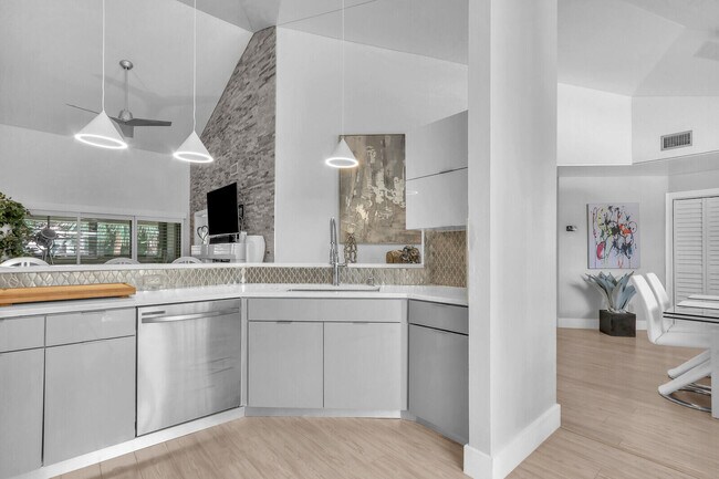 Building Photo - 204 Sea Oats Dr