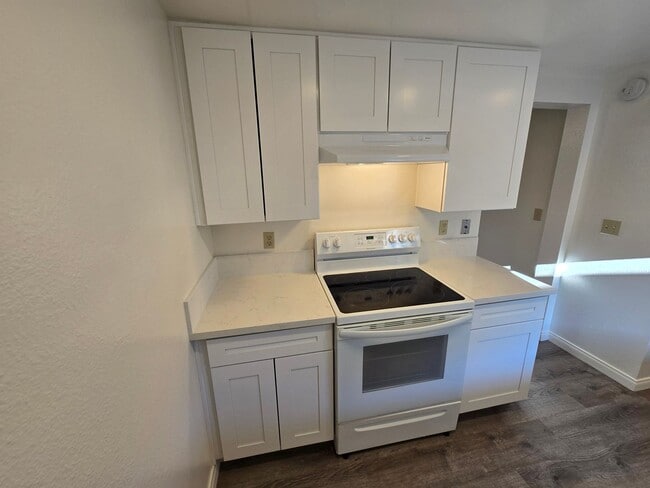 Building Photo - El Cajon Townhome - 2 Br., 1.5 ba. 92019.