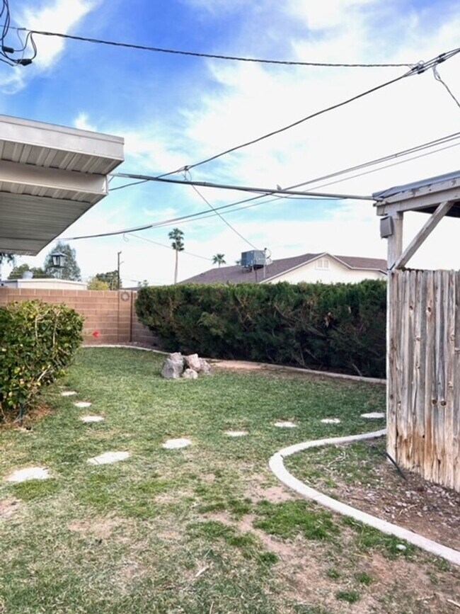 Building Photo - SAN CARLOS BEAUTY!