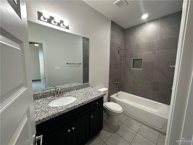 Building Photo - 2232 S Vly Cir