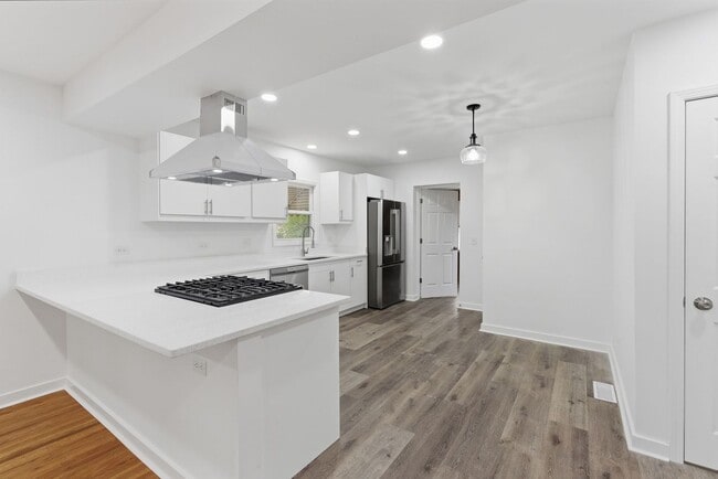 Building Photo - 1115 Kelly Ave