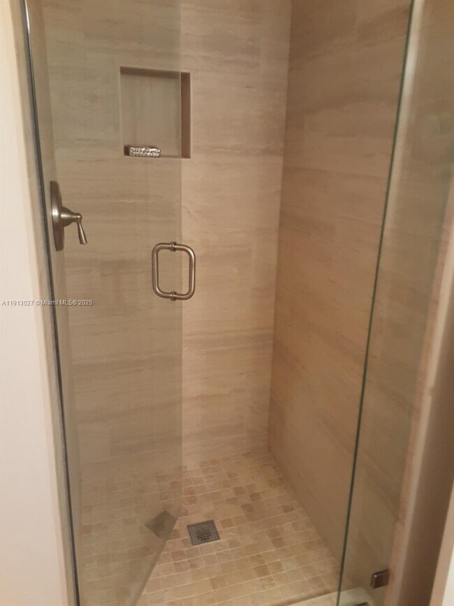 Building Photo - 9409 Fontainebleau Blvd