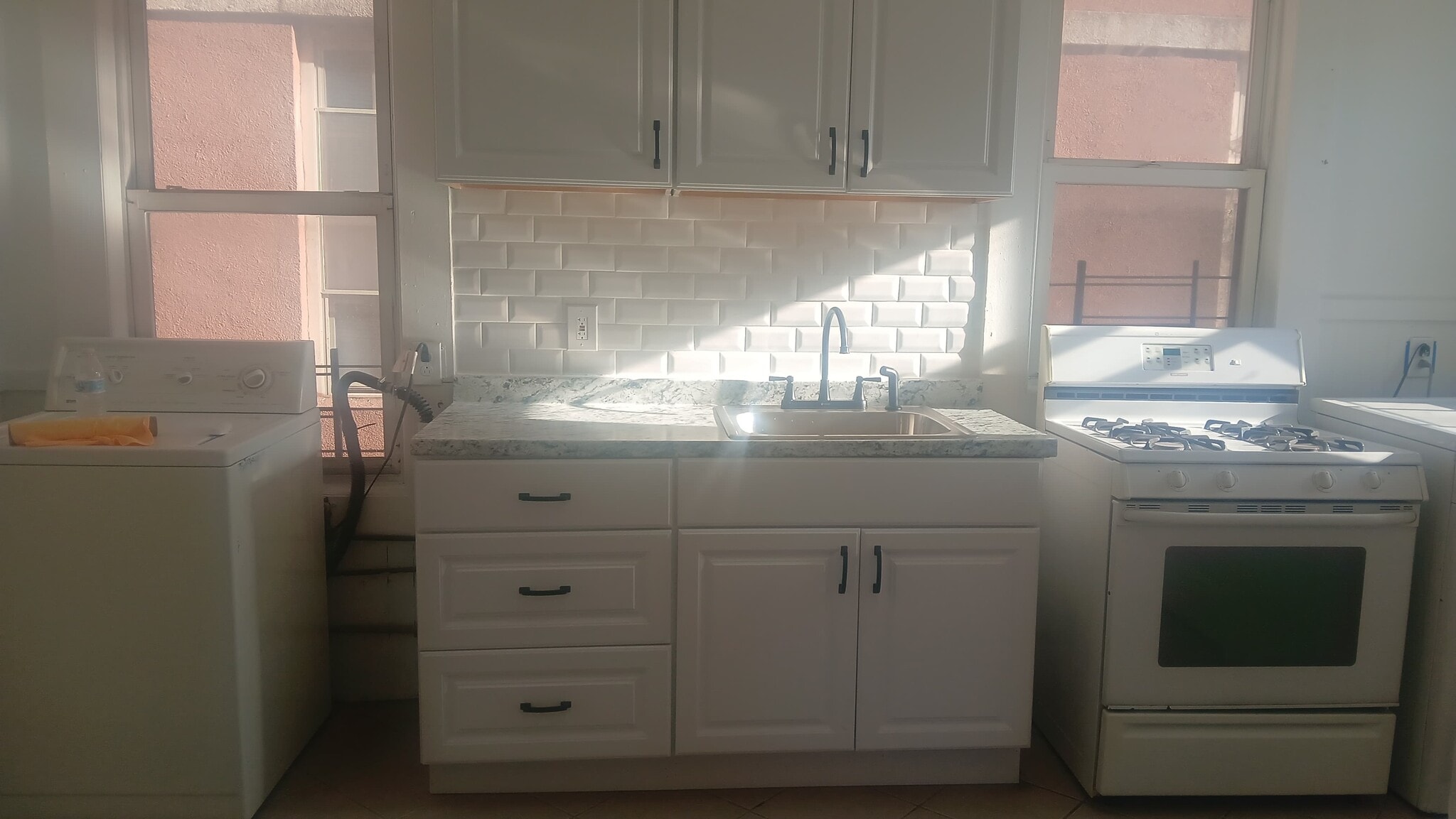 Building Photo - 954 E Grand St