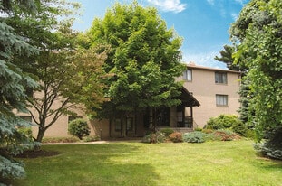 Exterior - Foxwood Apartments