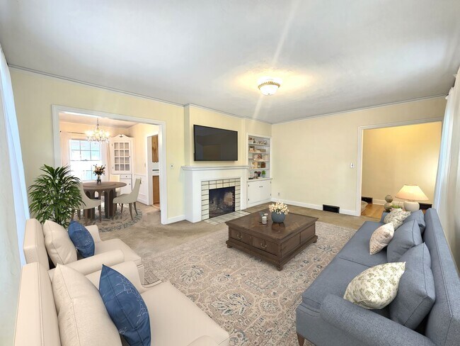Building Photo - $2,100 - 3 Bed / 3 Bath Charming Home by G...