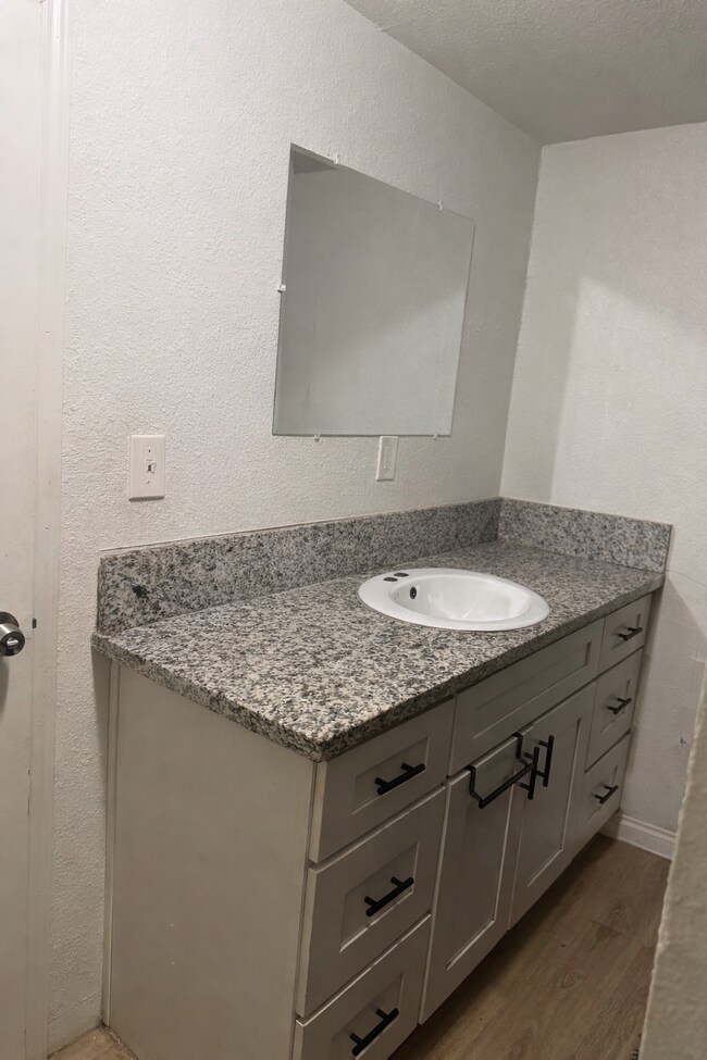 Building Photo - 415 S Lafond Rd