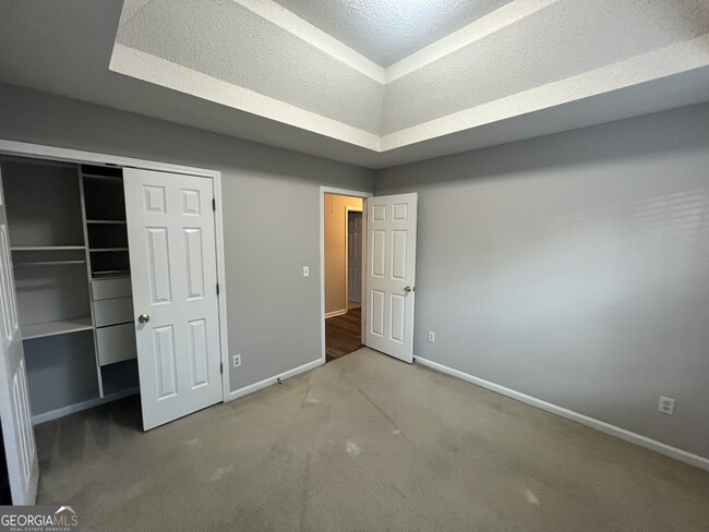 Building Photo - 5562 Sapphire Cir