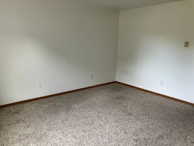 Building Photo - Spacious 2-Bedroom Living in a Quiet Community!