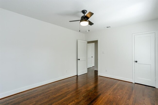 Building Photo - 3125 Wroxton Rd