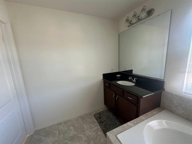 Building Photo - 3877 Mount Vernon Way