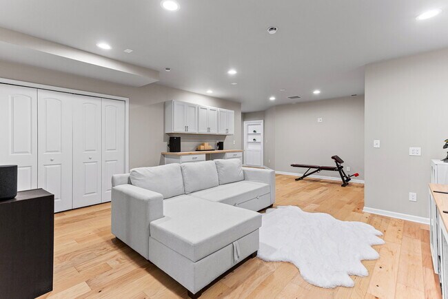 Building Photo - 1675 Addison Cir