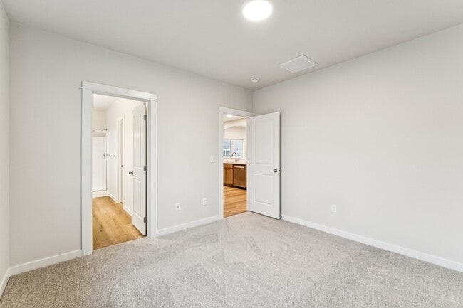 Building Photo - 2046 E Cave Falls St