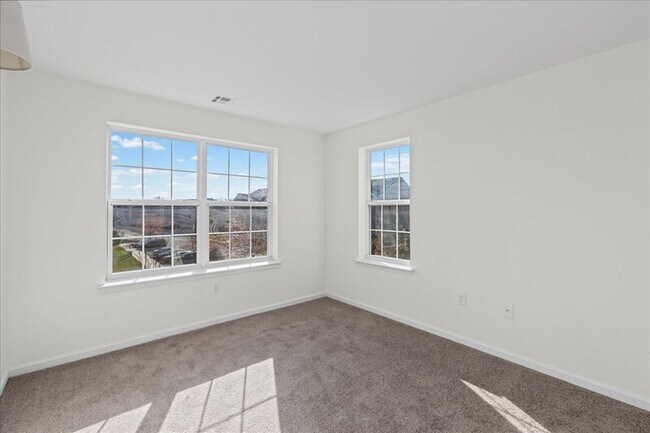 Building Photo - 1 Creekside Wy