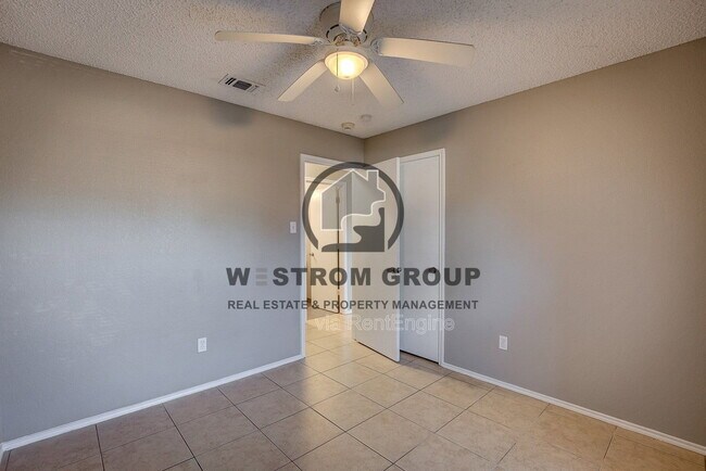 Building Photo - 420 Revolution Ln