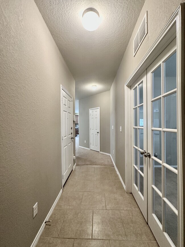 Building Photo - 14023 Laurel Br