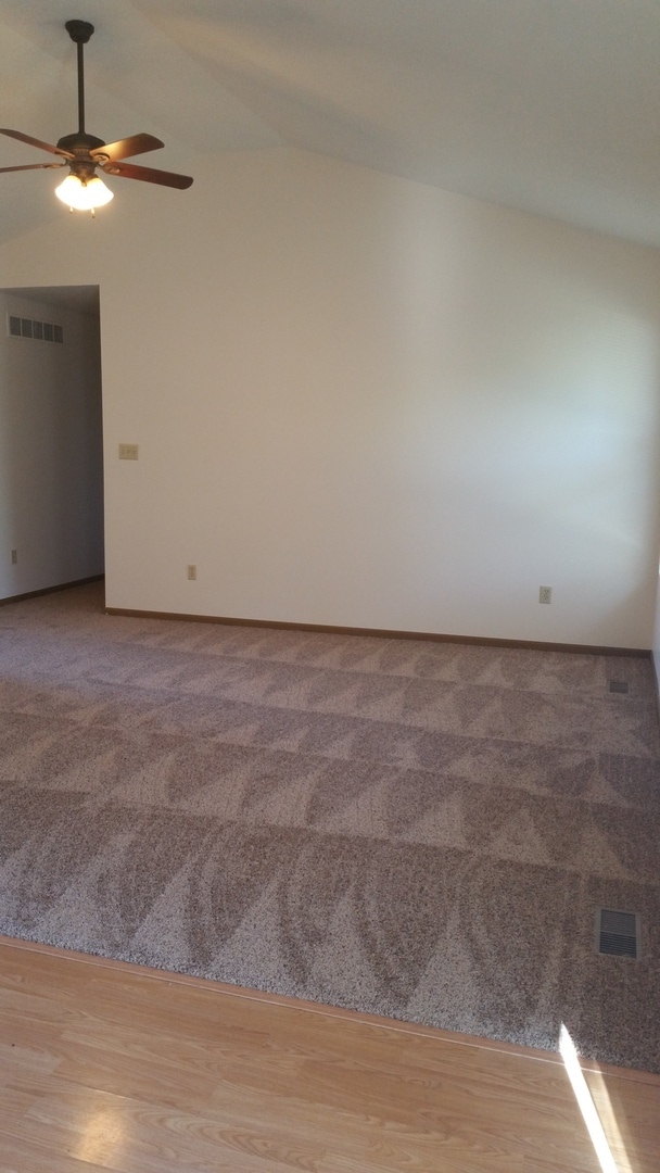 Building Photo - Great 3 Bedroom House Near Lake Shawnee
