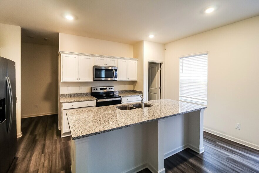 Building Photo - 475 Knightsbridge Ln