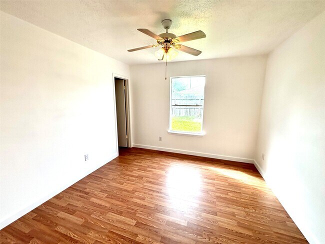 Building Photo - 2118 Westminister Rd