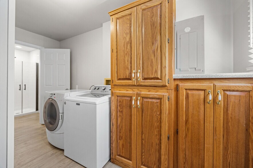 Laundry - 115 E Sycamore Rd