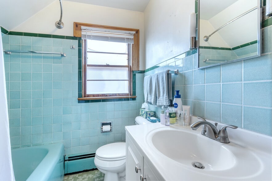 Building Photo - 302 S Brooks St