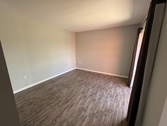 Building Photo - 3221 Meridian Way S