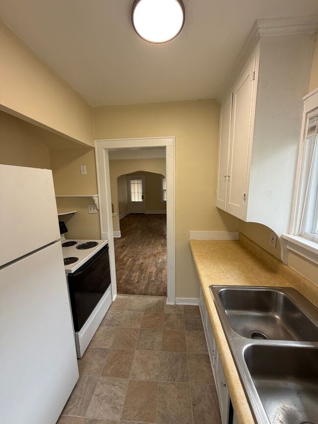 Building Photo - 2 Bed / 1 Bath House for Rent — Lansing, MI