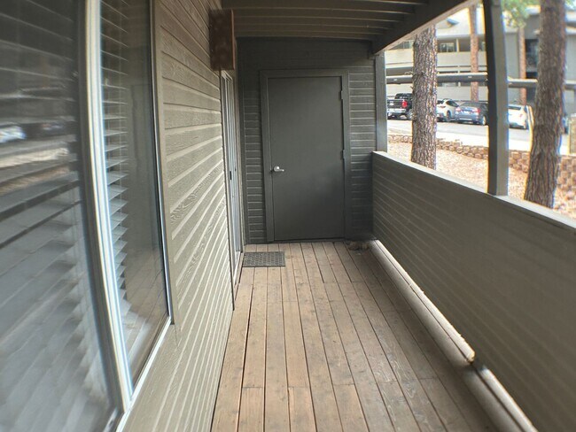 Building Photo - Beautiful 2 bedroom 2 bathroom condo (Avai...