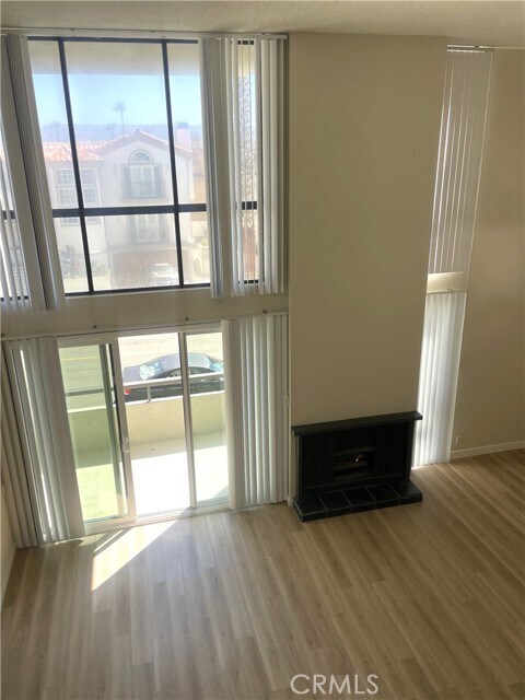 Building Photo - 1007 S Catalina Ave