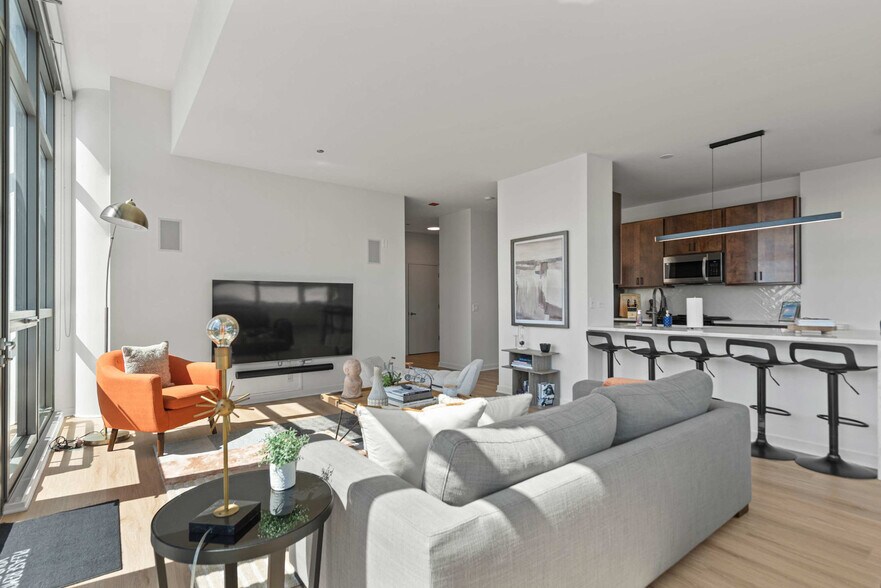 Primary Photo - 716 W Kinzie St