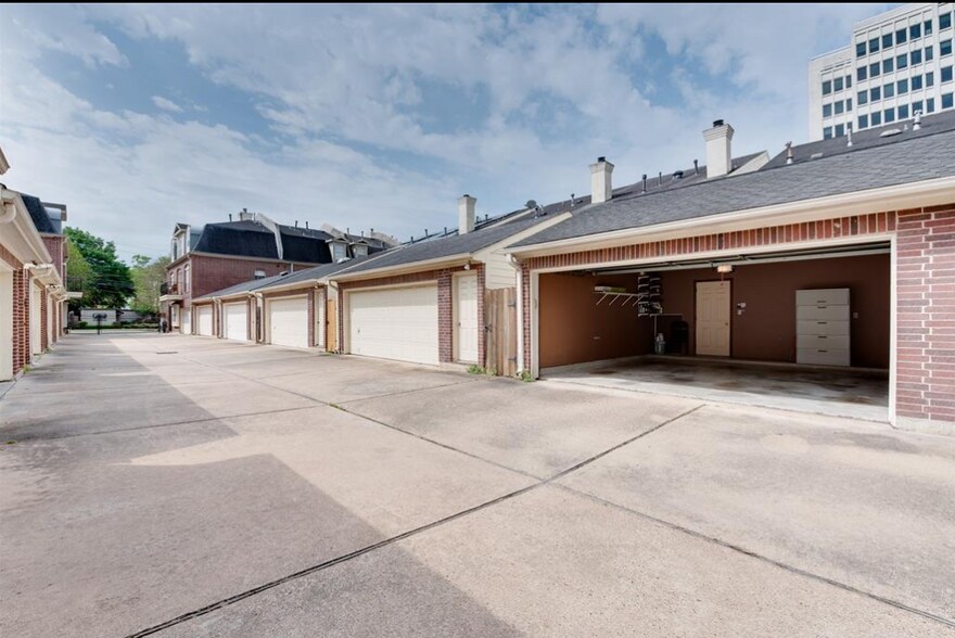 Building Photo - 2307 Huldy St