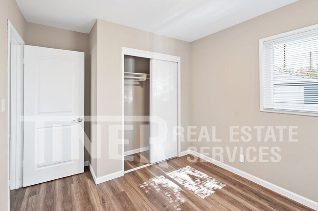 Building Photo - Tahoe Park 2 Bedroom Duplex