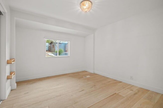Building Photo - 789 Cañada Rd