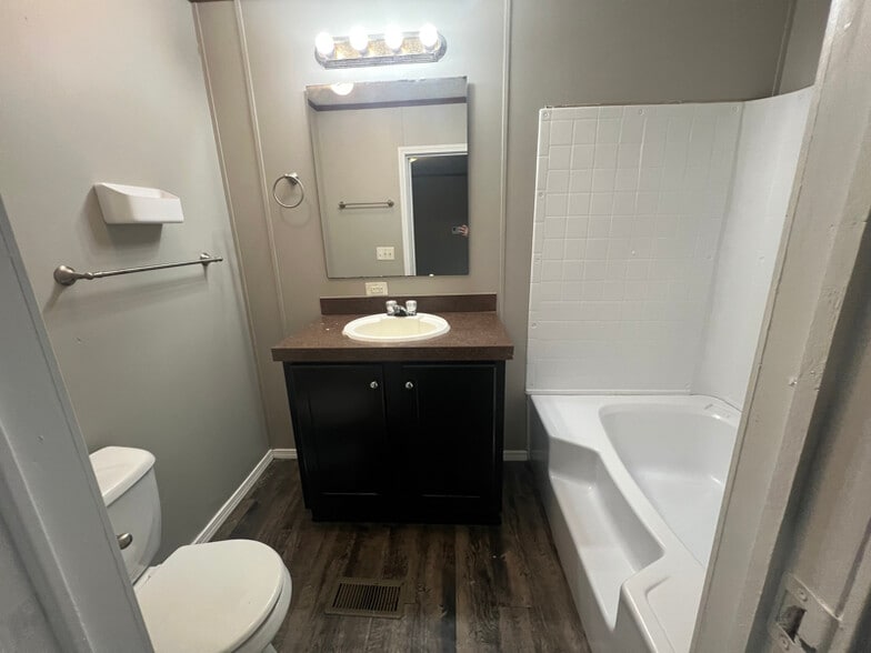 Building Photo - 58 Locust St