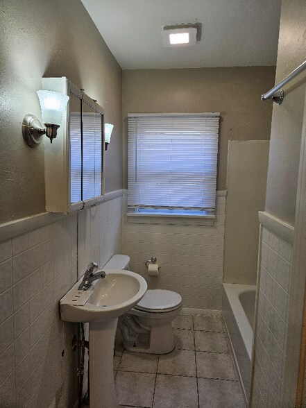 Building Photo - 2310 S Hackley St