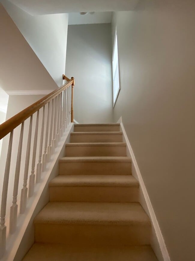 Building Photo - End Unit Townhouse in Pennington Square