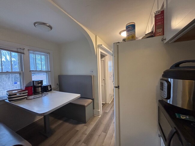 Building Photo - PRE-LEASING! Available June 7th - 4 bedroo...