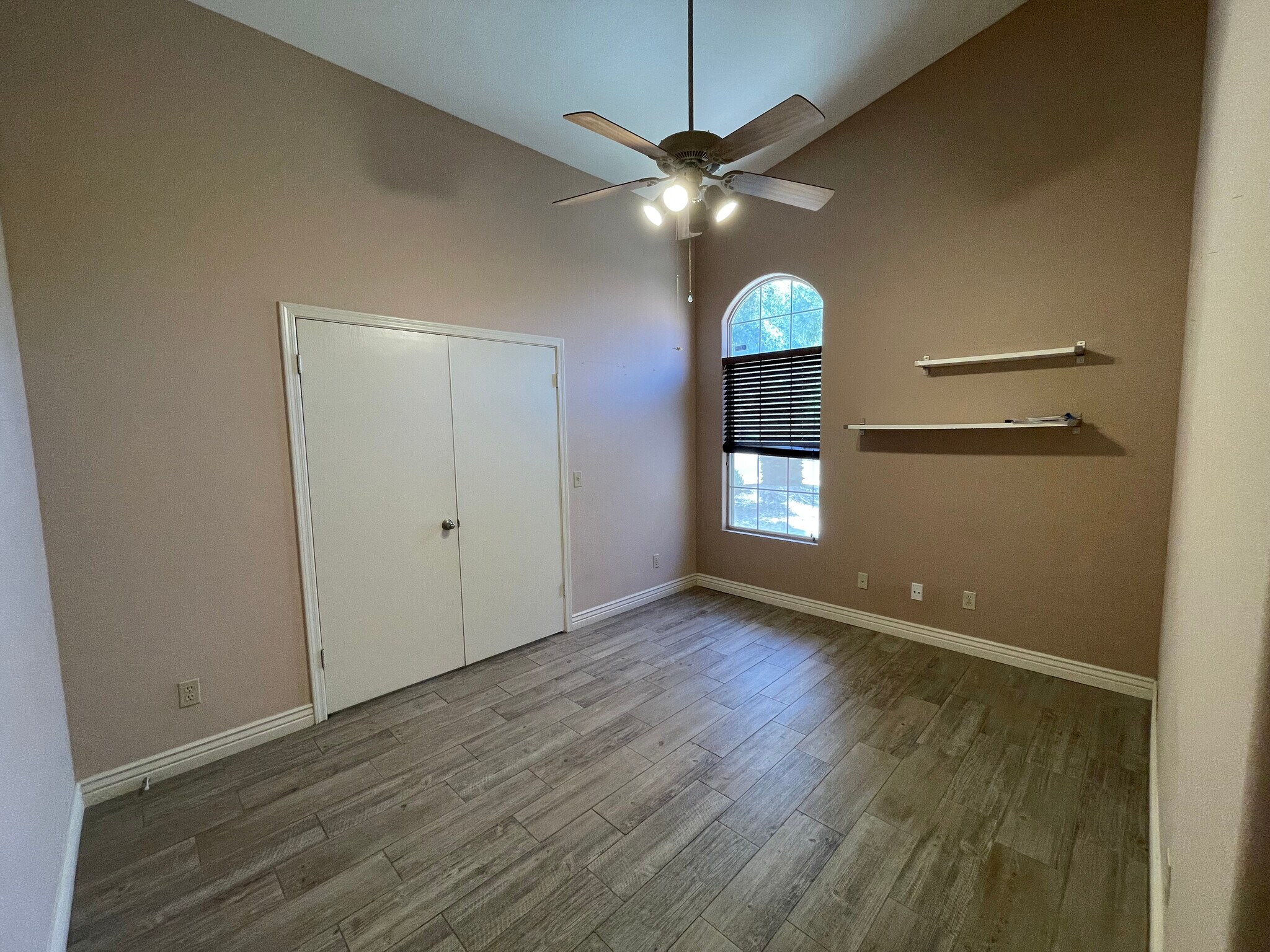 Den - 1220 W Butler Dr