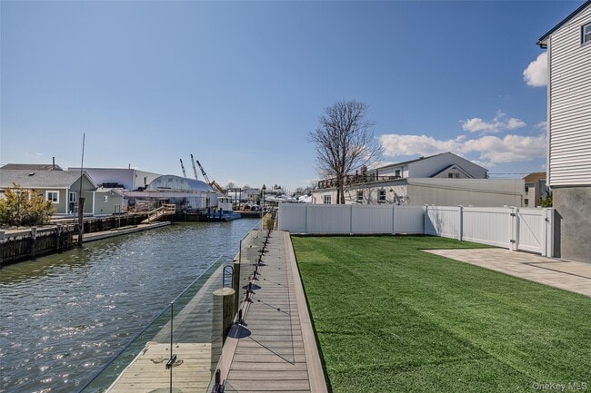 Building Photo - 33 Dock Dr